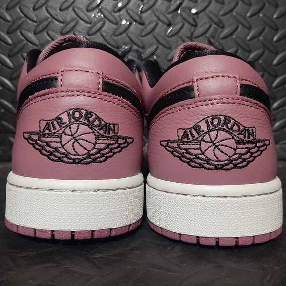 Jordan 1 Low Mulberry (W) shoes DC7268-500 - Picture 6 of 9